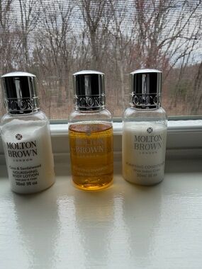 Molton Brown 30 ml Toiletries  - shower gel, shampoo, lotion